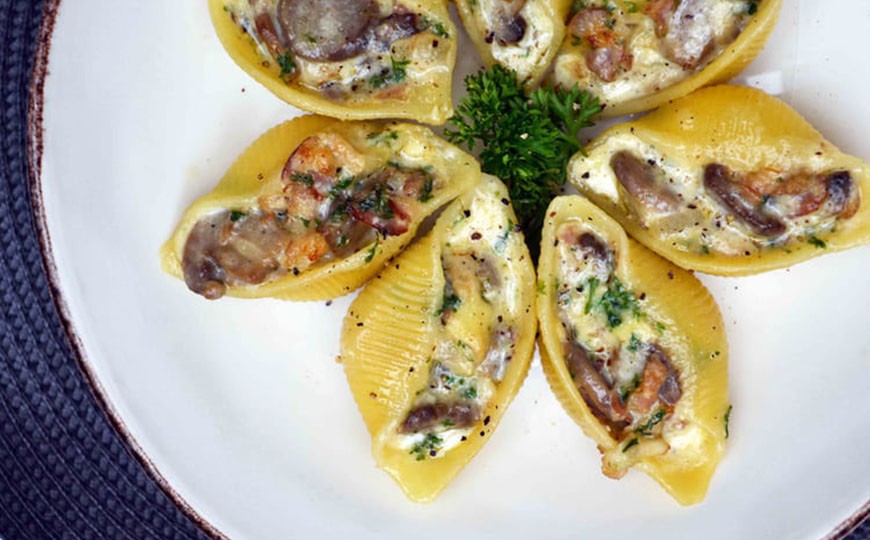 Conchiglioni pasta stuffed with mushrooms, bacon and Reblochon cheese